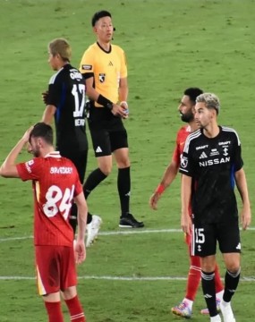 Sandy Walsh perkuat klub Jepang Yokohama F. Marinos dalam laga persahabatan kontra Liverpool. [Instagram]